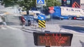 İstanbul'da korkunç kaza! Dehşet anı kamerada: Kadın polis memuru yaşam savaşı veriyor