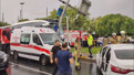 İstanbul'da 30 yolcu felaketi yaşadı! Otomobile ve tabelaya çarptı: Şoför otobüste sıkıştı