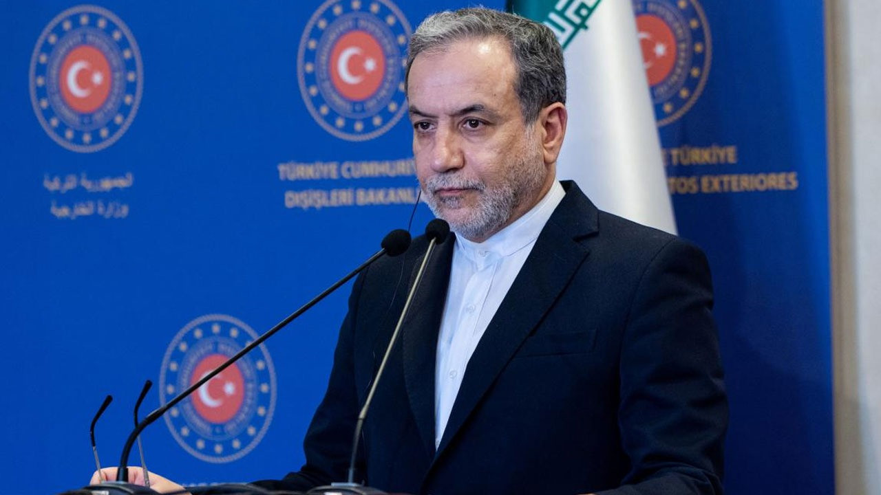 Yeni hedef Arakçi mi? Burnunun dibini vurdular! İlginç saldırıda kürsü detayı