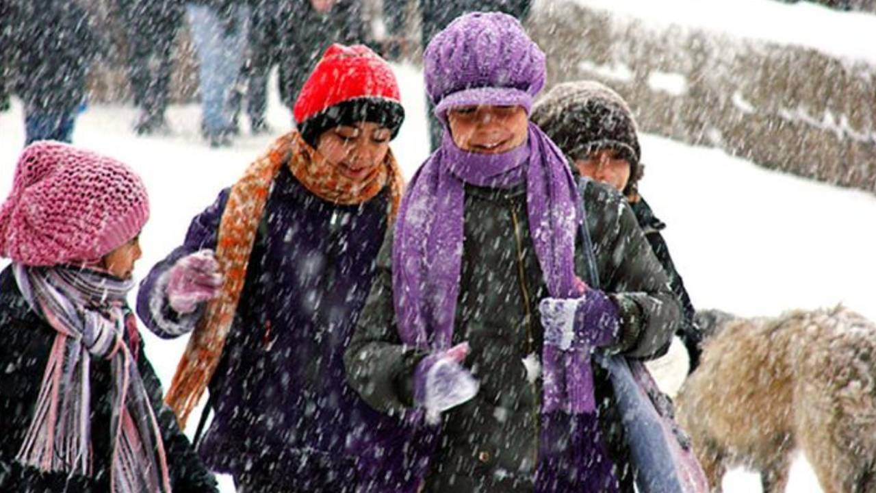 Erzurum'da eğitime kar engeli! O ilçelerde okullar tatil oldu