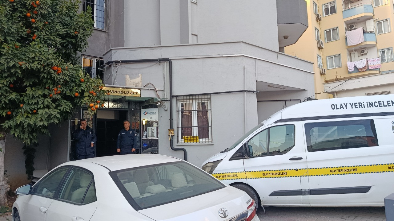 Adana'da korkunç olay! Parasını ödediği evi alamayınca müteahhidin oğlunu öldürüp, intihar etti