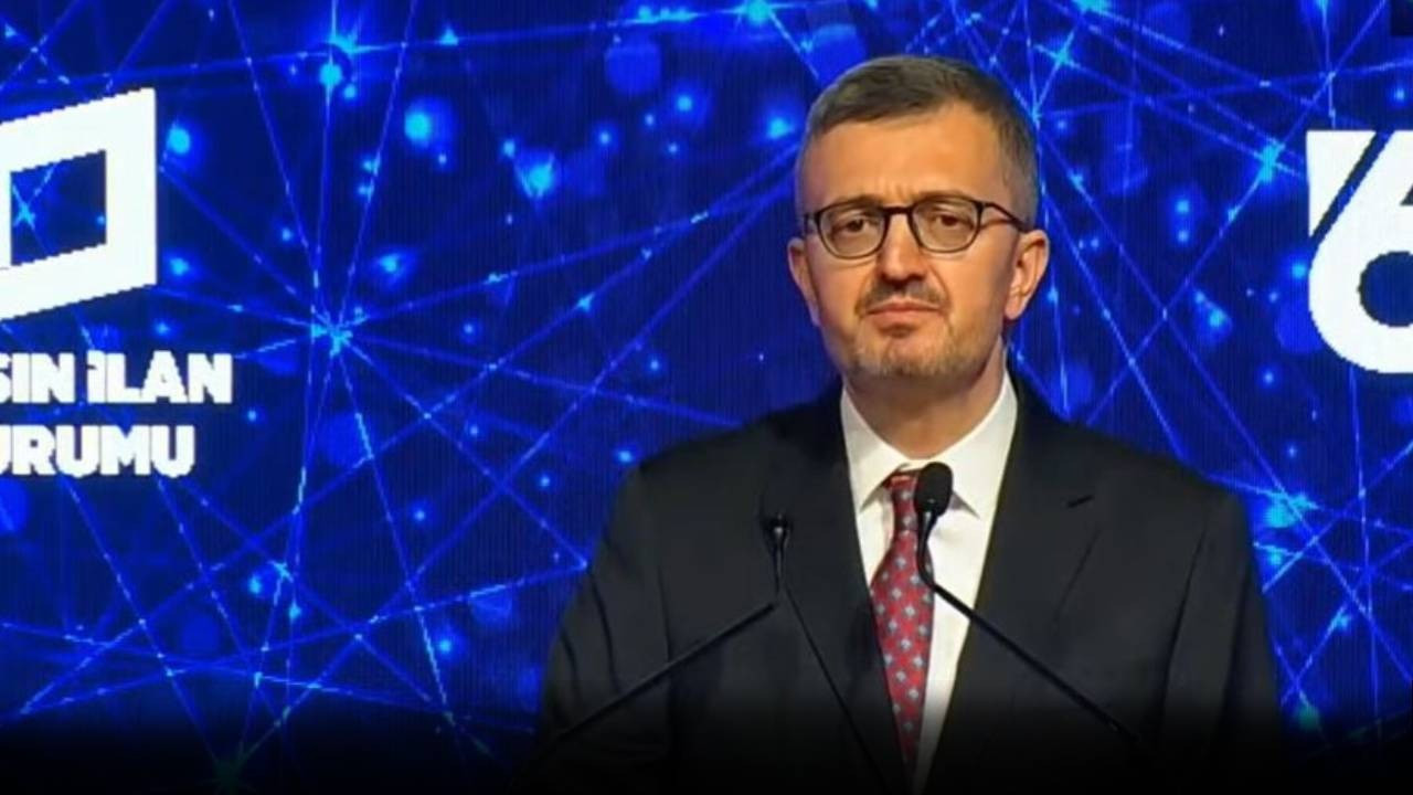 Burhanettin Duran'dan önemli açıklamalar: Gazetecilere yepyeni sorumluluklar düşüyor