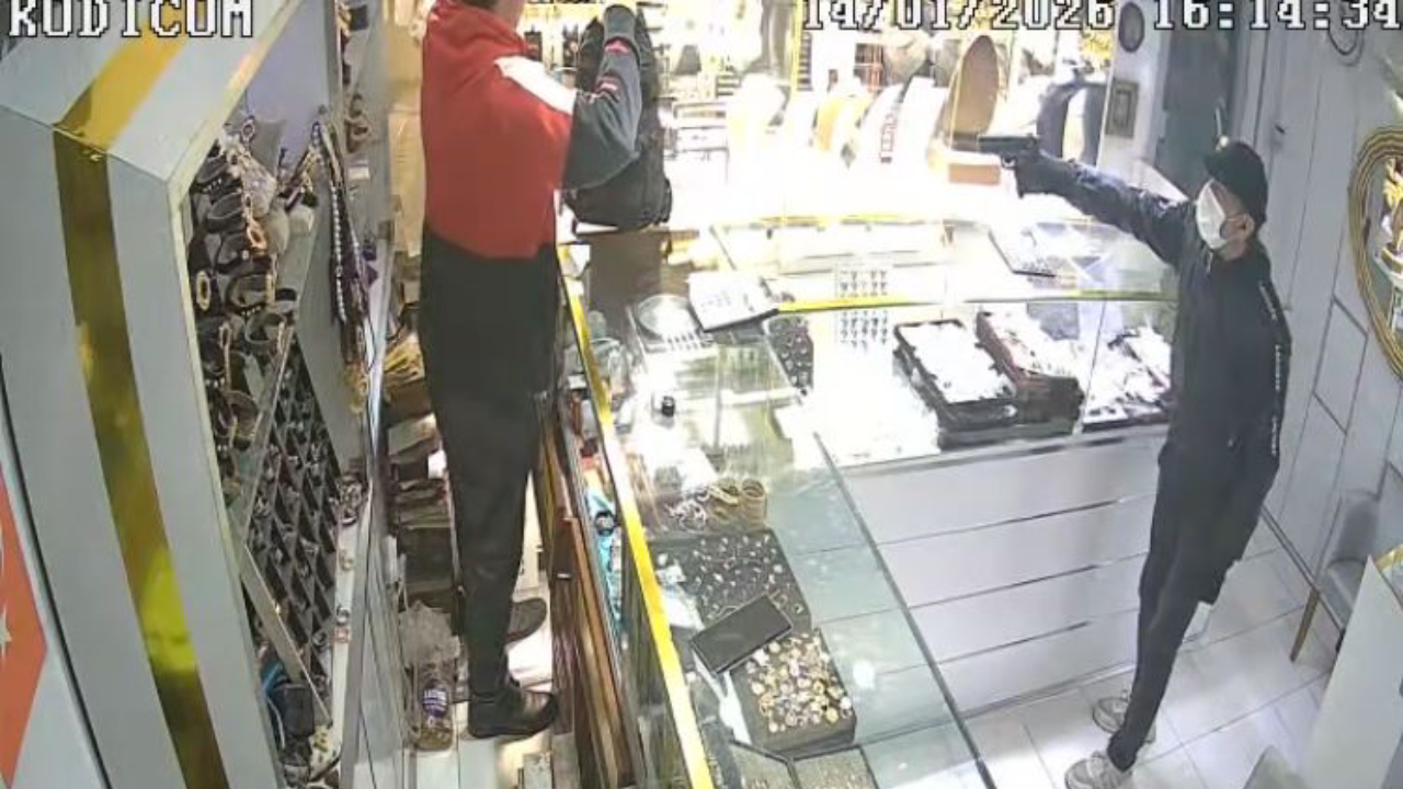 Kuyumcuda 3 milyonluk vurgun! Kameraya yakalandı