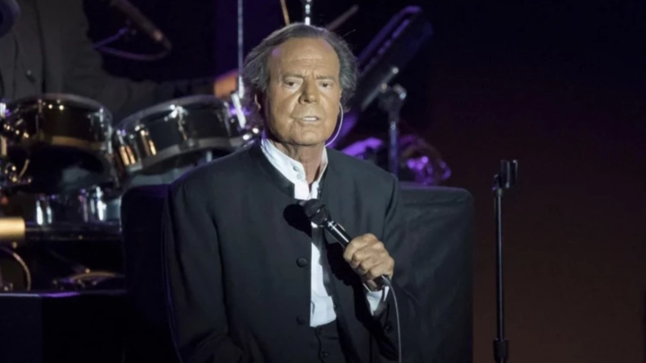 Ünlü şarkıcı hakkında taciz iddiası! Sessizliğini bozdu