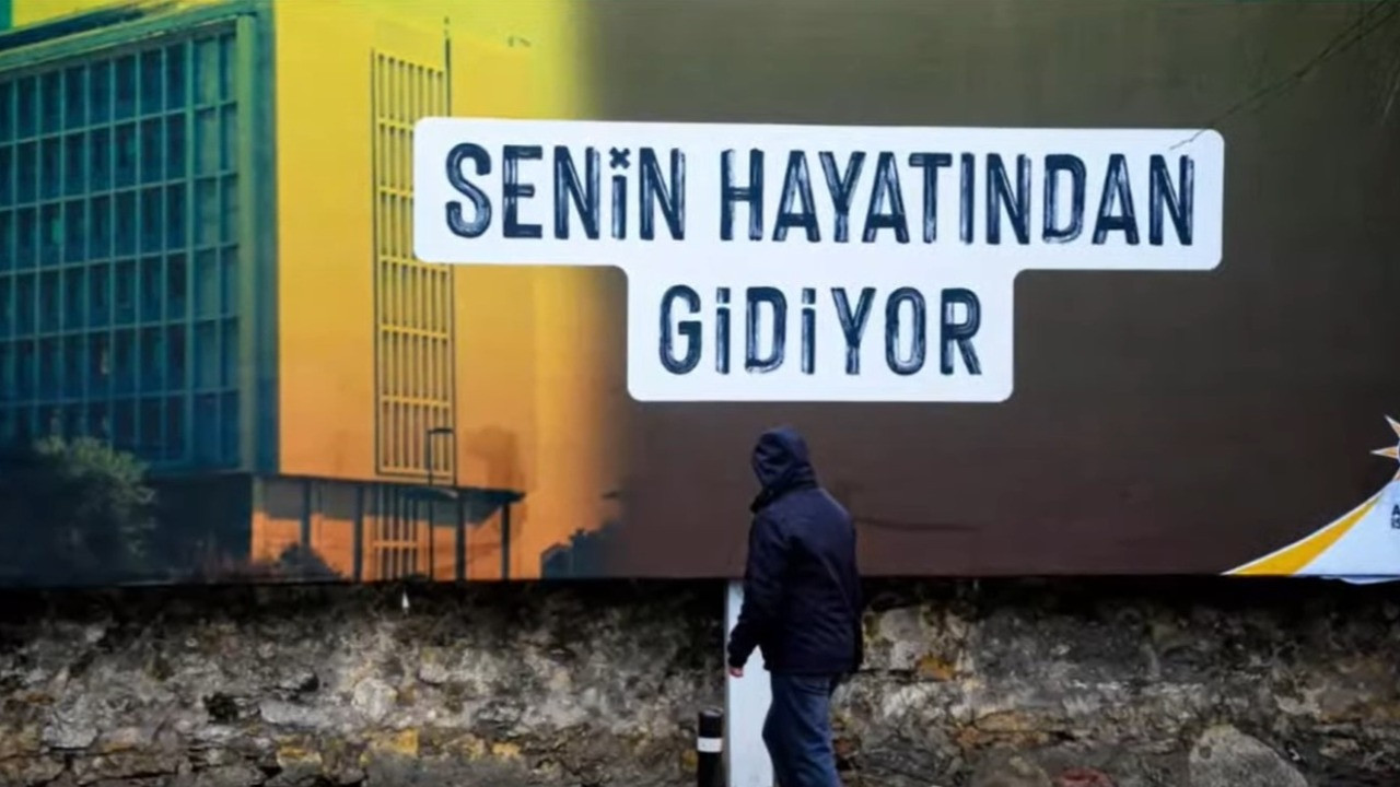 AK Parti İl Başkanı Özdemir'den CHP'ye afiş yanıtı