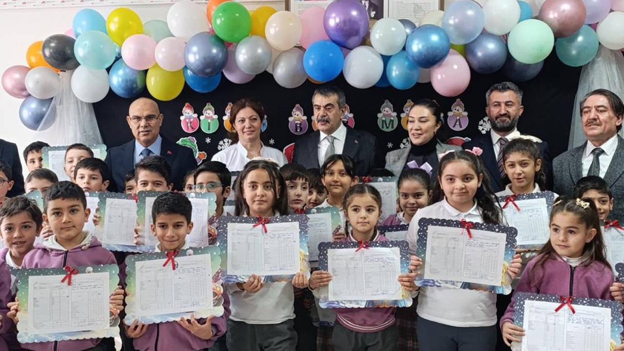 Atatürk karnelerden kaldırıldı mı? Bakan Tekin o iddialara son noktayı koydu