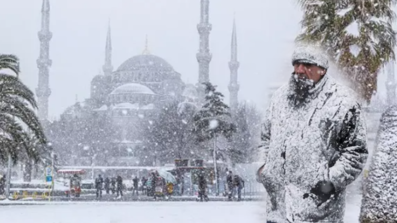 İstanbul'da kar yağışı ne kadar sürecek? Tarih verdi: Yeni sistem için perşembe gününe dikkat çekti