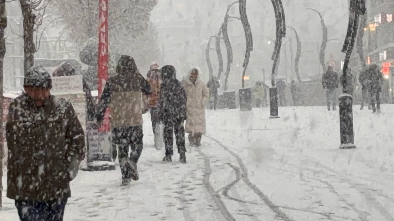 Bakanlıktan uyarı! Aman dikkat... Yoğun kar yağışı ve fırtına geliyor