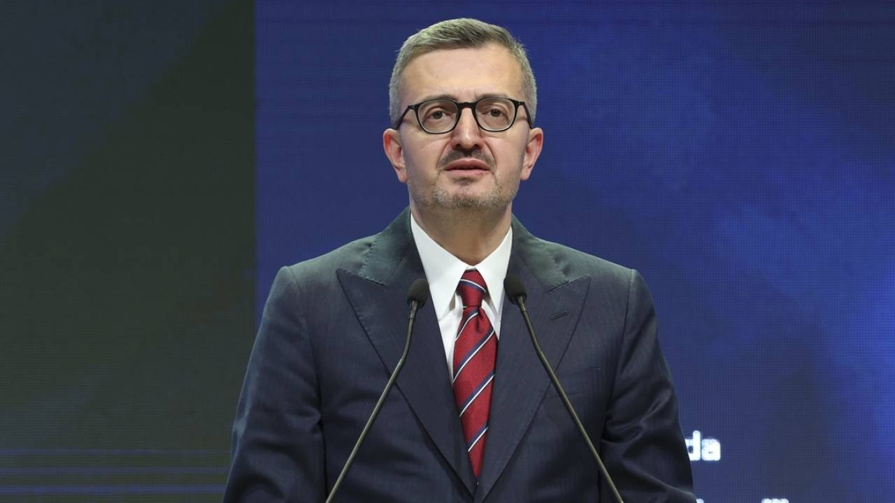 İletişim Başkanı Duran'dan sosyal medya uyarısı: Yasal düzenlemelere ihtiyaç var