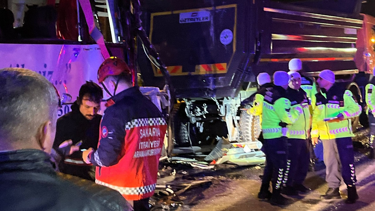 Korkunç kaza! Ölü ve çok sayıda yaralı var: 4 araç zincirleme kazaya karıştı