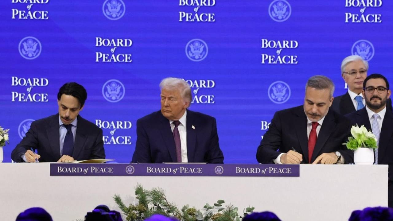 Dışişleri Bakanı Hakan Fidan, Gazze Barış Kurulu belgesini imzaladı