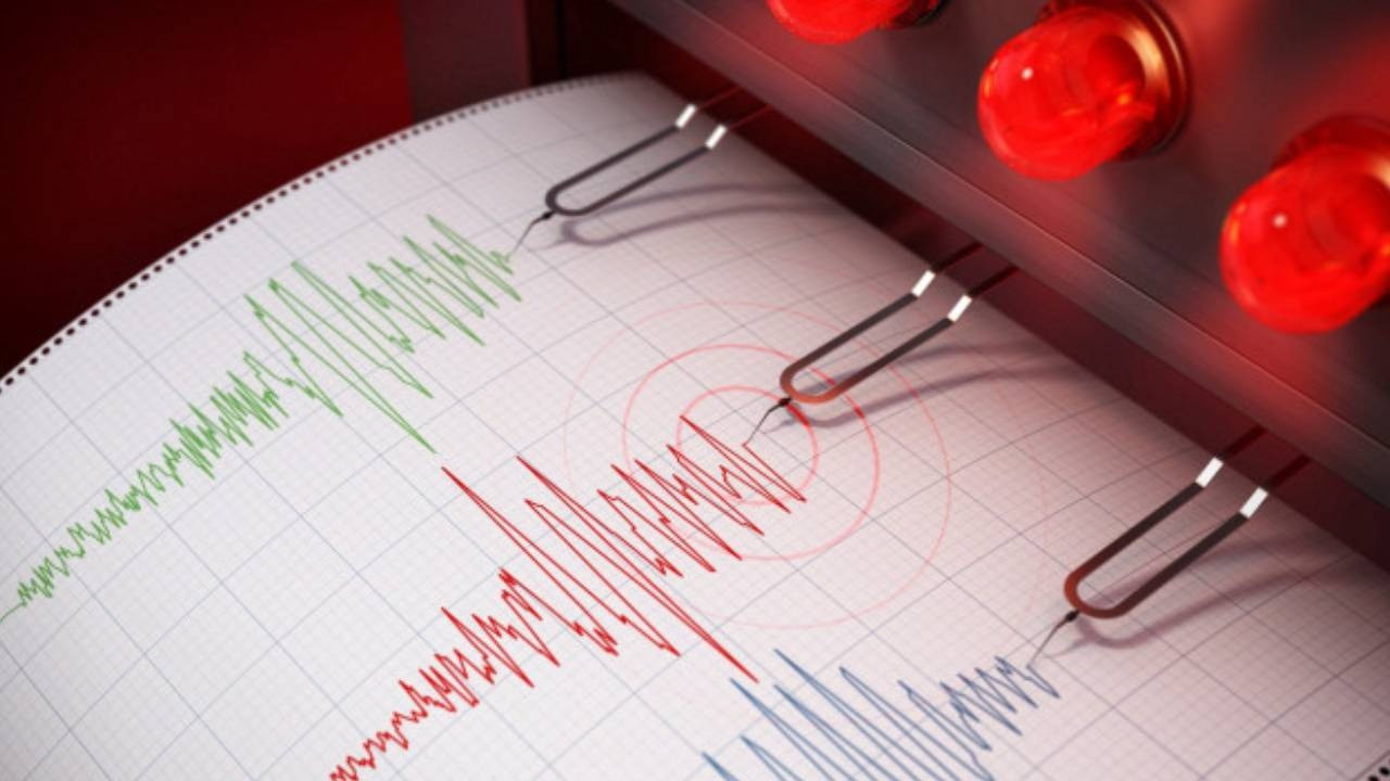 5.7 şiddetinde deprem! Beşik gibi sallanıyor