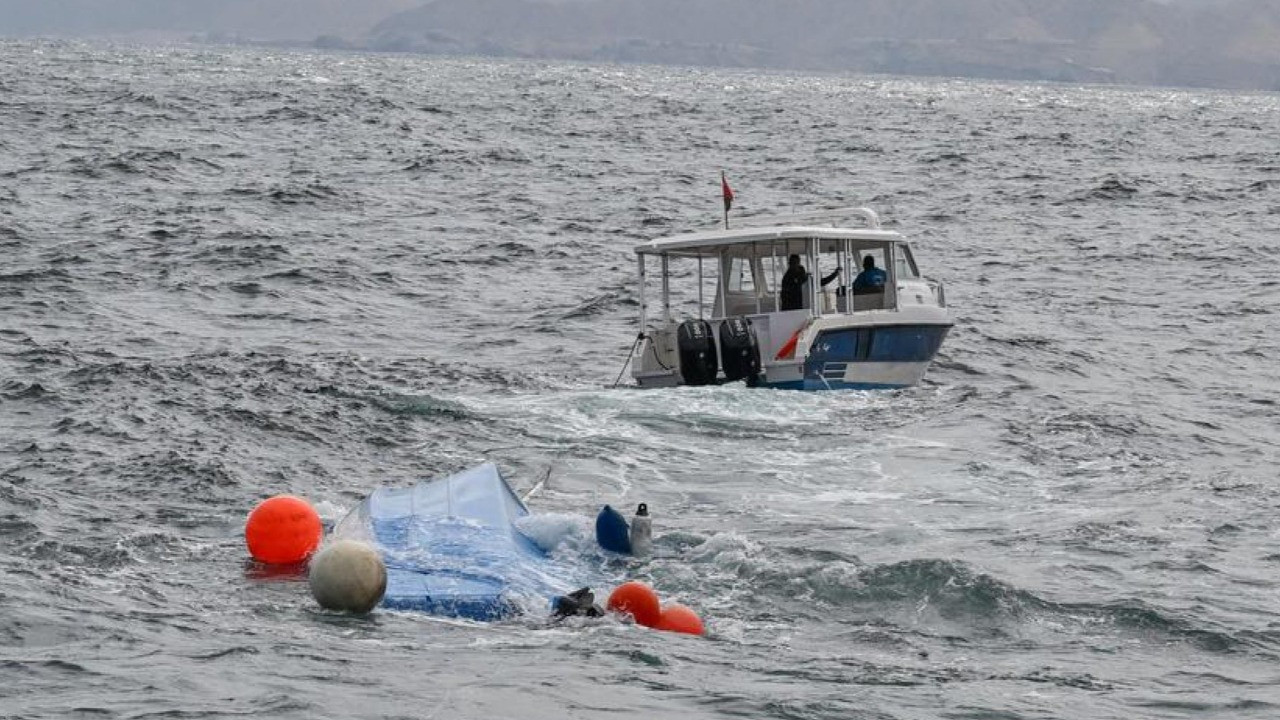 Tekne faciası! Turistleri taşıyan tekne alabora oldu: Ölüler var