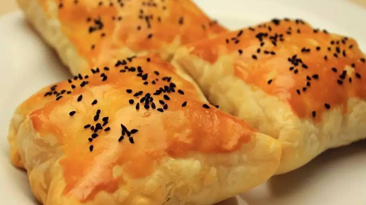 Puf puf bohça böreğiyle sofranız şenlenecek! Hem kolay, hem lezzetli