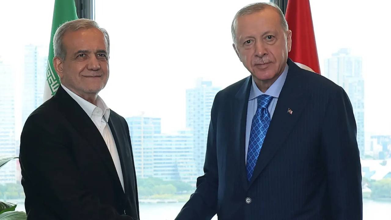 Cumhurbaşkanı Erdoğan, İranlı mevkidaşı Pezeşkiyan ile  görüştü