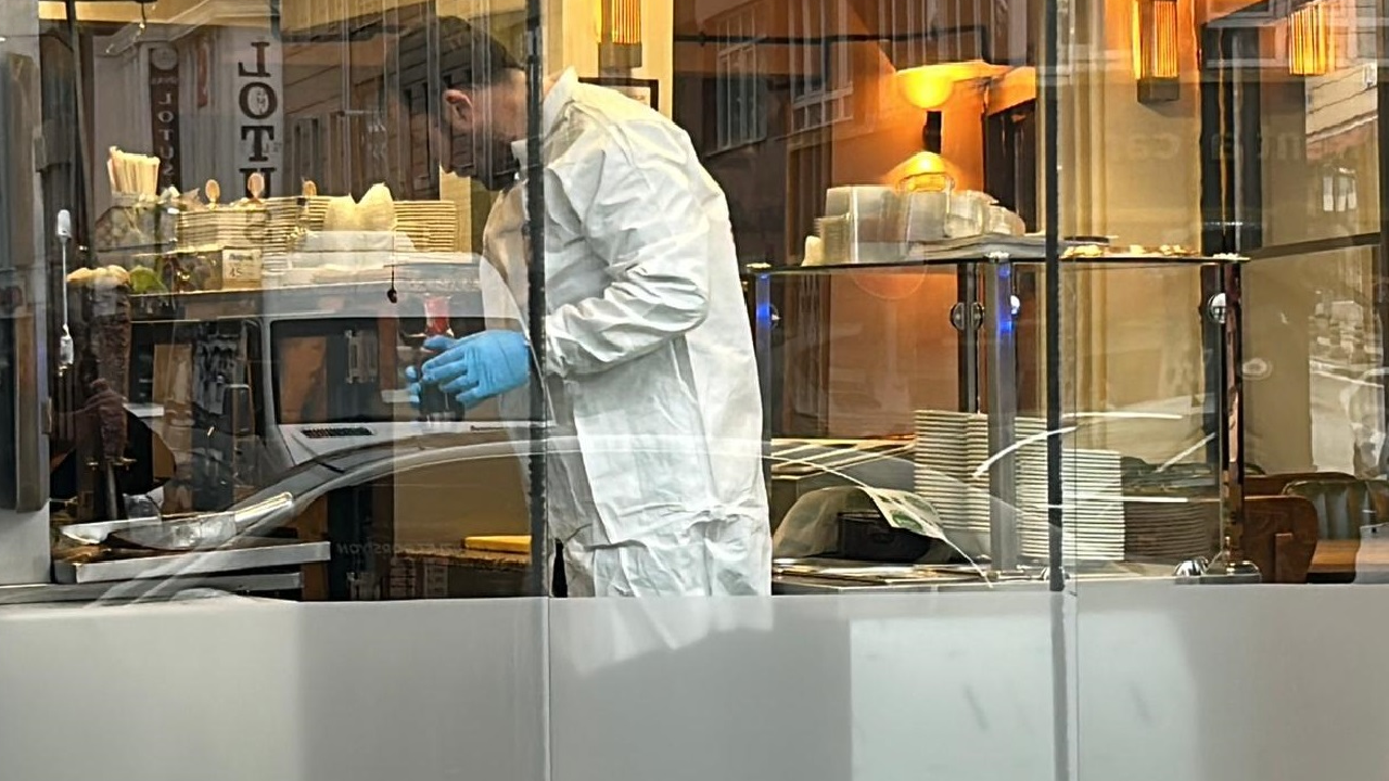 Yemek yerken kurşun yağmuruna tutuldu!