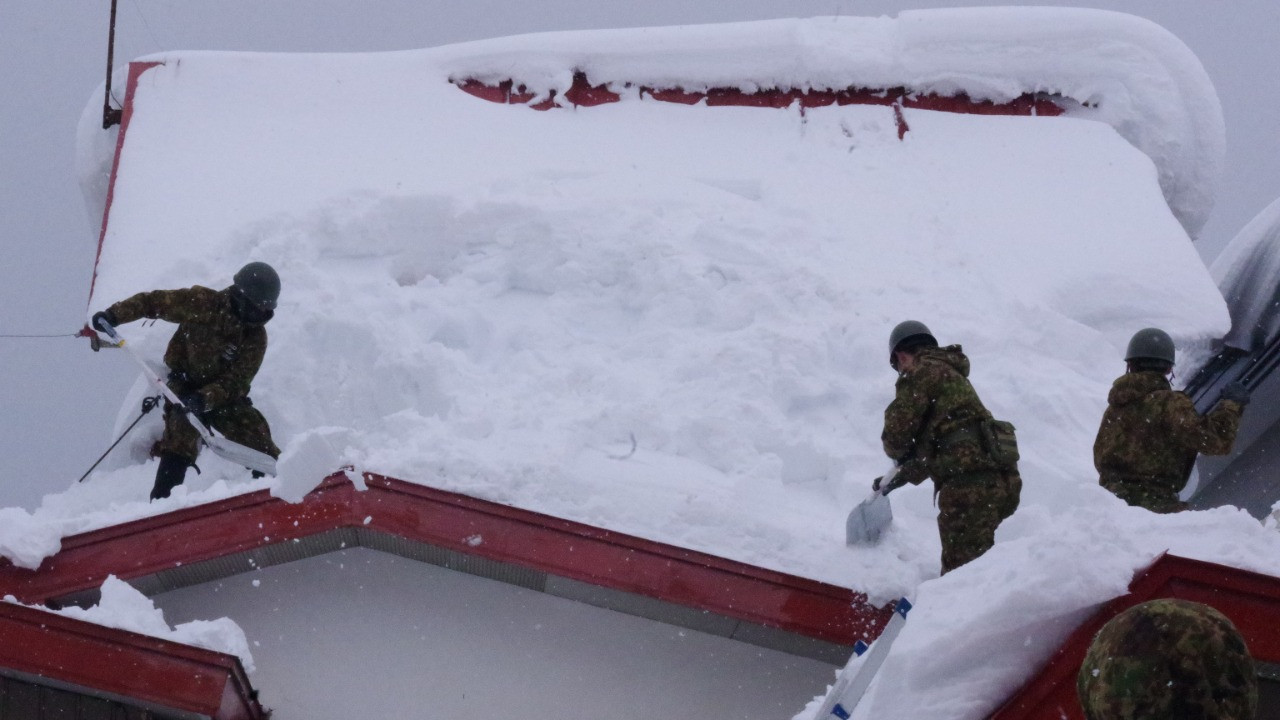Yoğun kar yağışı faciaya neden oldu! Çok sayıda kişi hayatını kaybetti