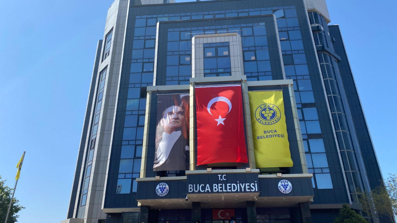 Buca Belediyesi'ne operasyon: Çok sayıda kişi gözaltına alındı