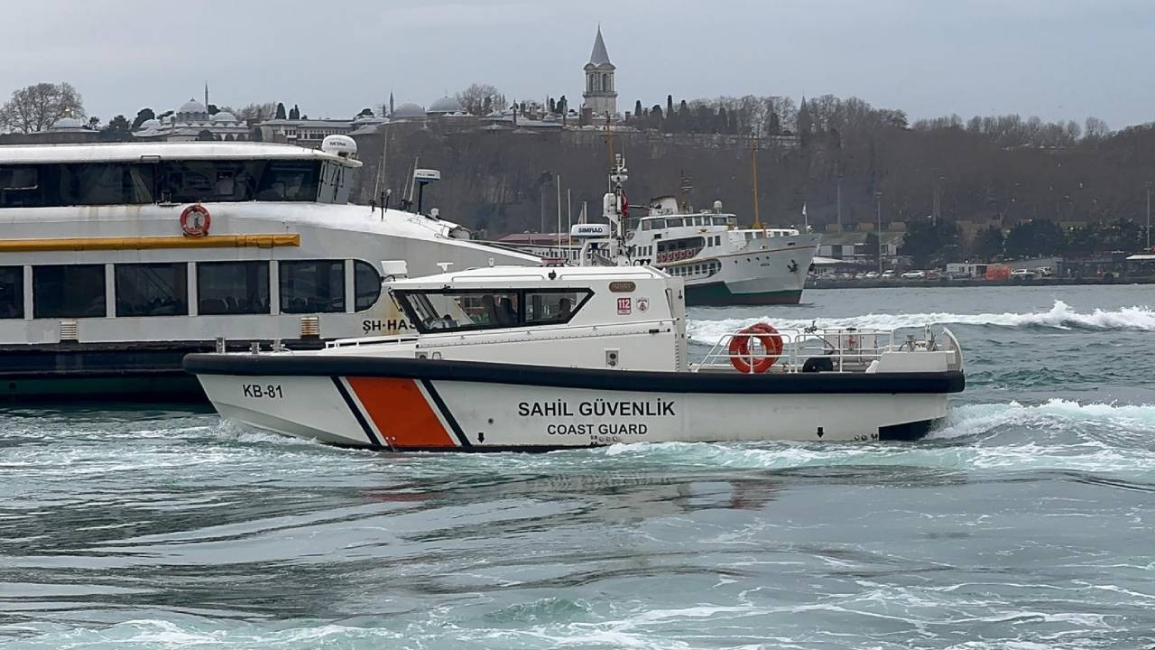 Karaköy İskelesi'nde denizde kadın cesedi bulundu