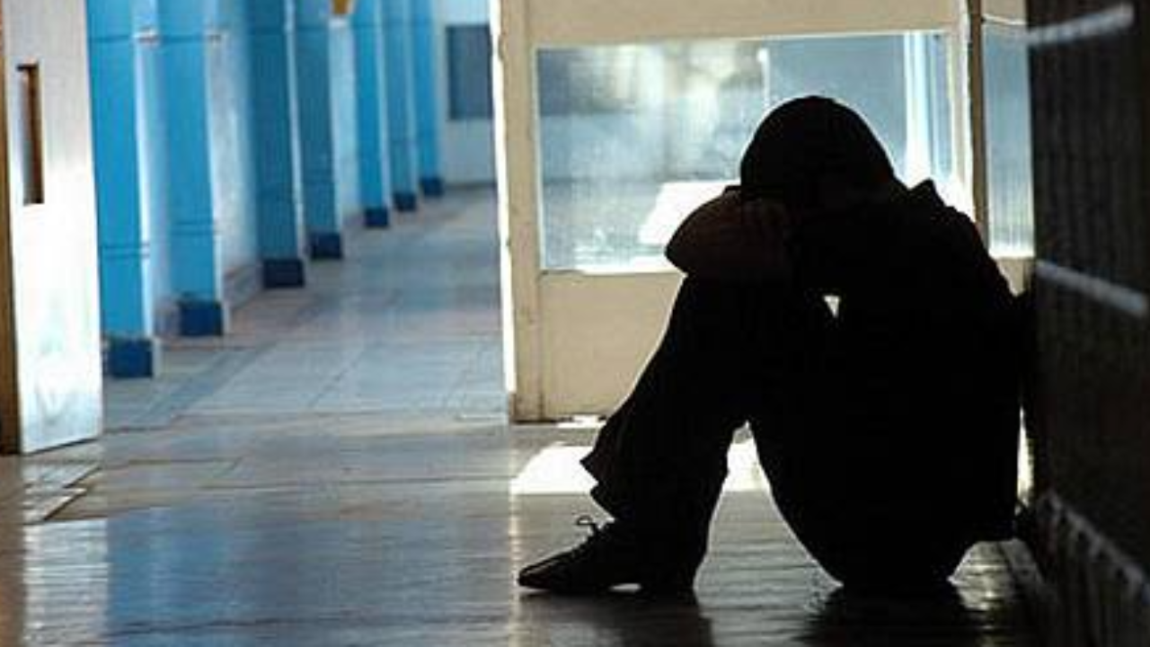 Akran zorbalığı yapan çocuk hakkında emsal karar! Sokağa çıkması yasaklandı