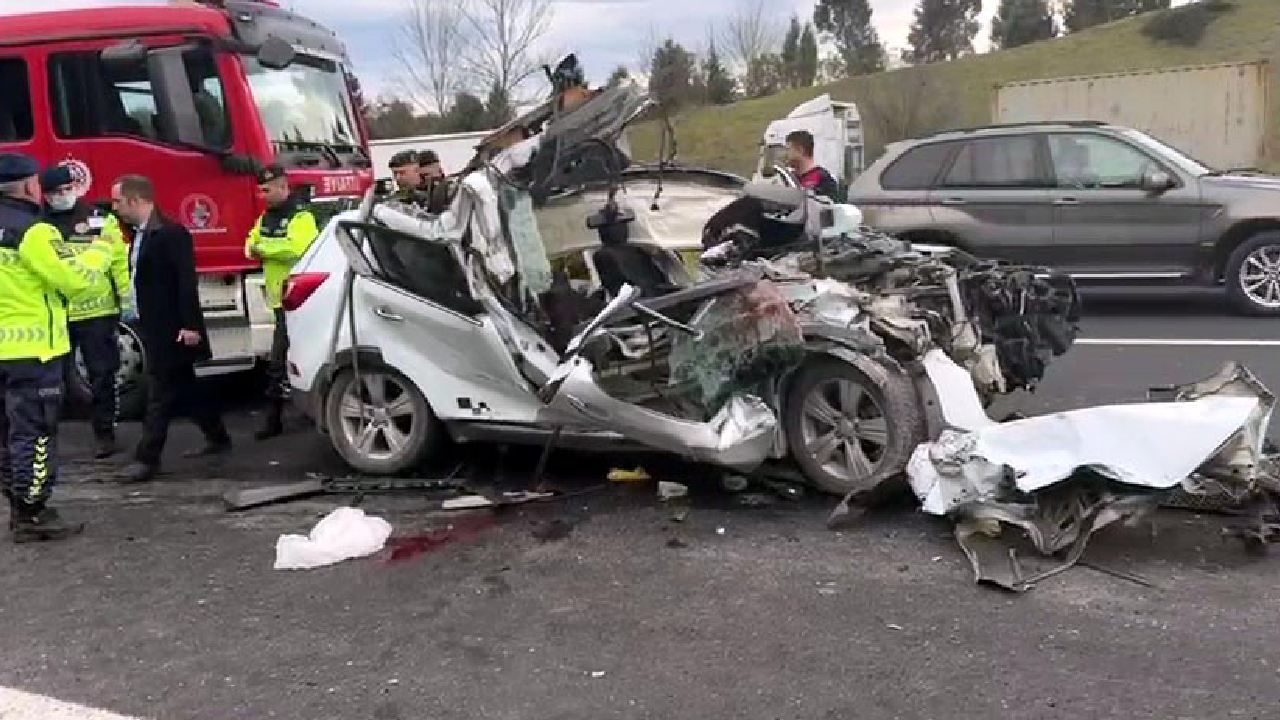 Korkunç kaza! Cip TIR'a arkadan saplandı! Ölü ve yaralı var