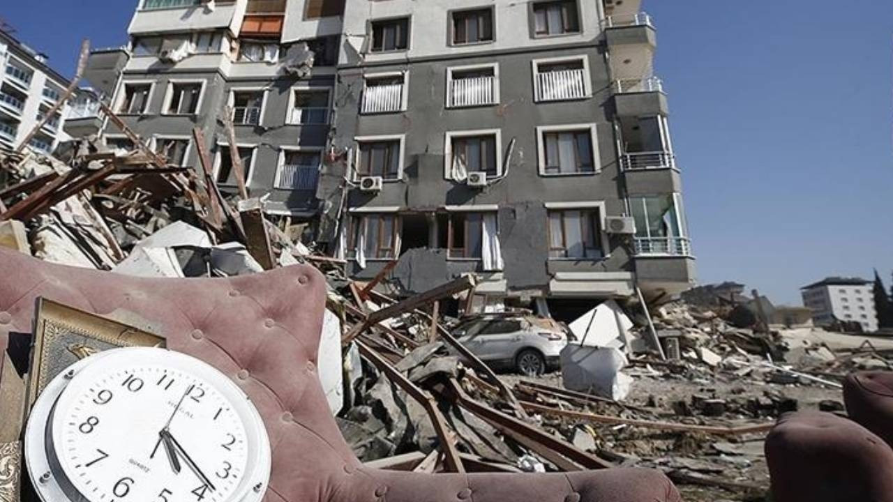 Asrın Felaketi'nin 3'üncü yıldönümü: Saat 04.17'de hayat durdu