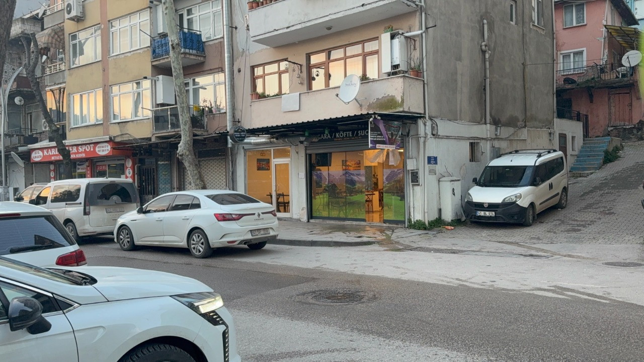 Çay ocağına pompalı tüfekle saldırı! Yaralılar var