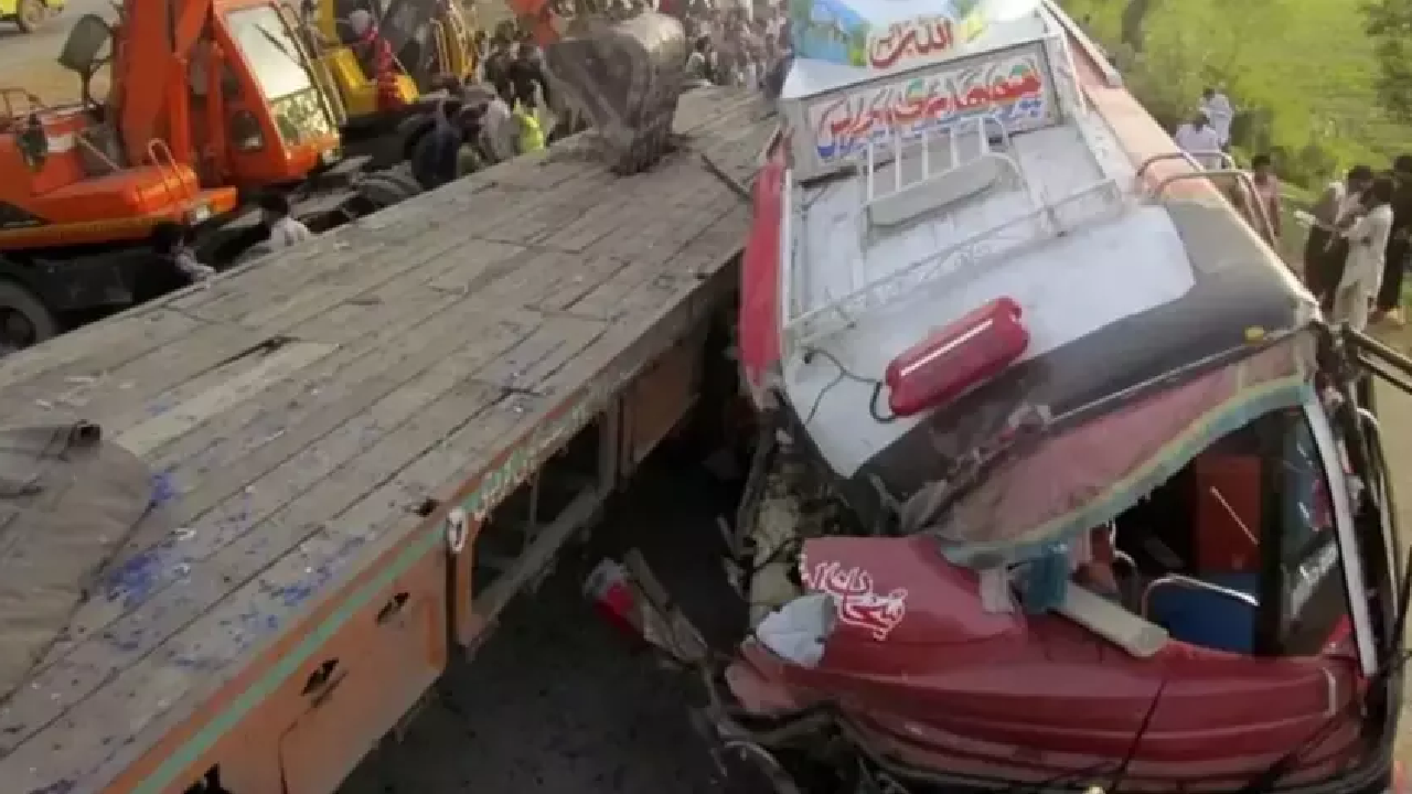 Katliam gibi kaza! Yolcu otobüsü ile TIR çarpıştı: 11 ölü, 8 yaralı