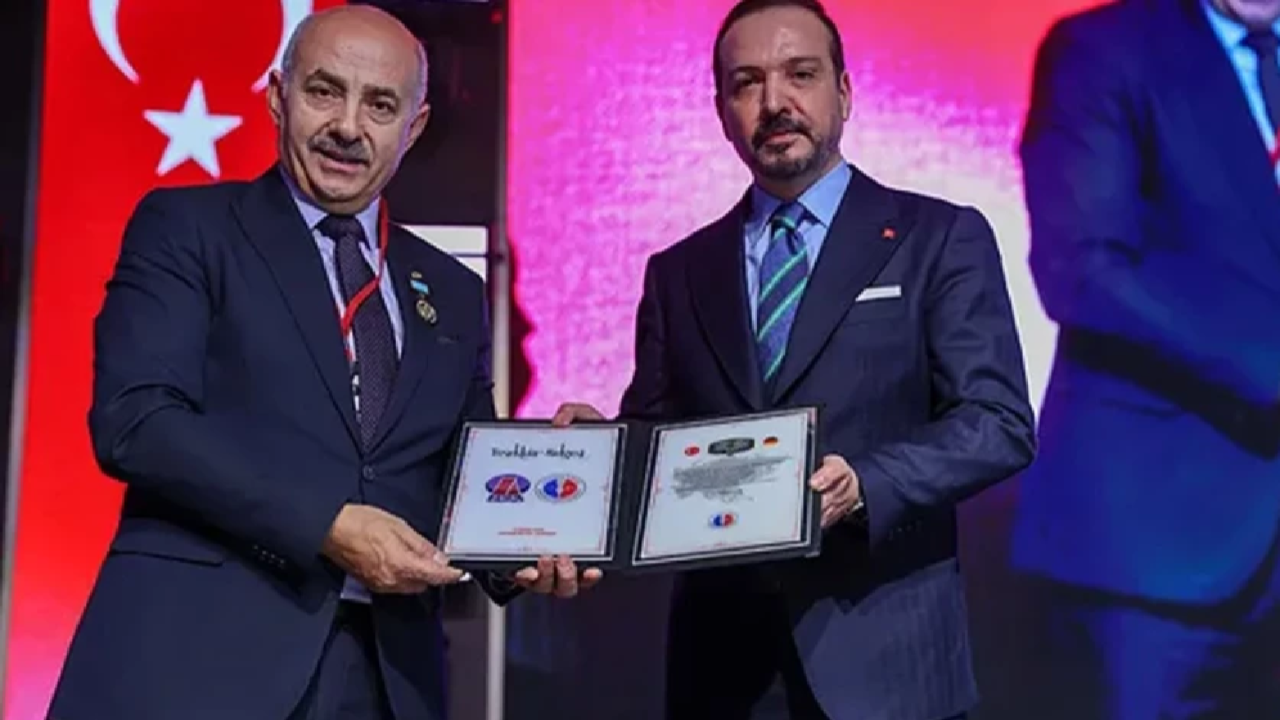 Almanya'da "4. Avrupa Türk Medya Zirvesi" düzenlendi! AK Parti Genel Başkan Yardımcısı Kürşad Zorlu: “Türkiye Cumhuriyeti büyüyen bir ülke konumuna ulaştı”