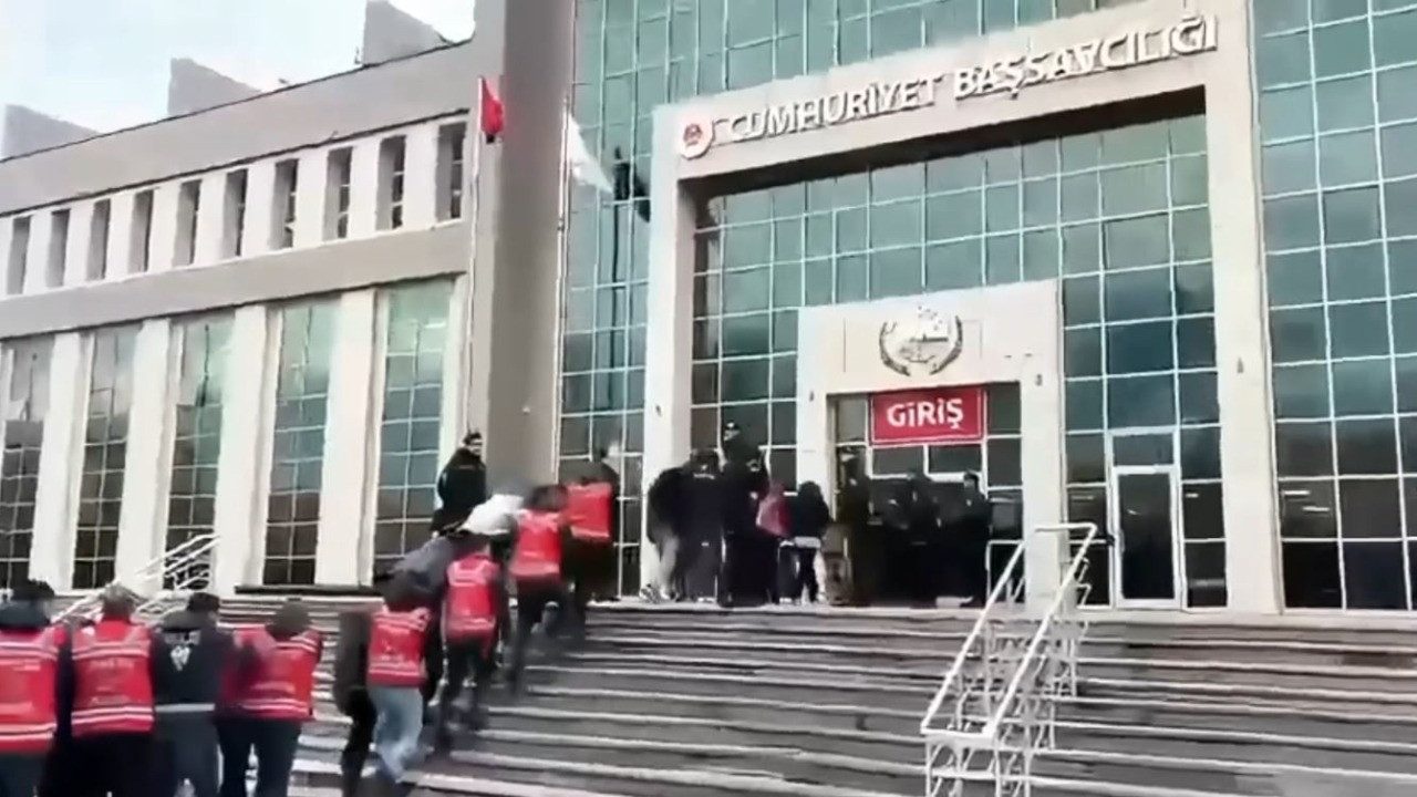 10 ilde dolandırıcılık operasyonu: Onlarca kişi tutuklandı