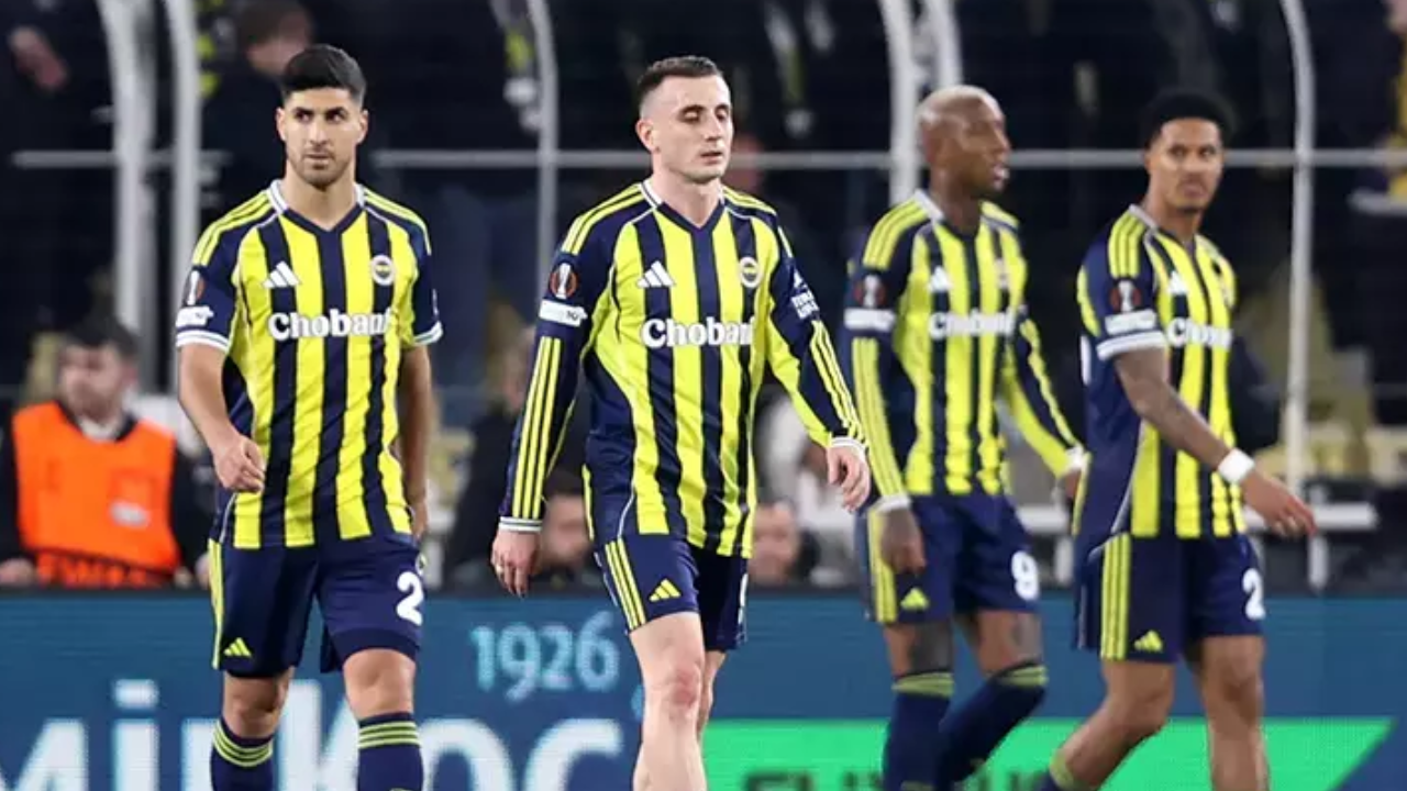 Fenerbahçe evinde 3 farkla mağlup oldu! Tur mucizelere kaldı