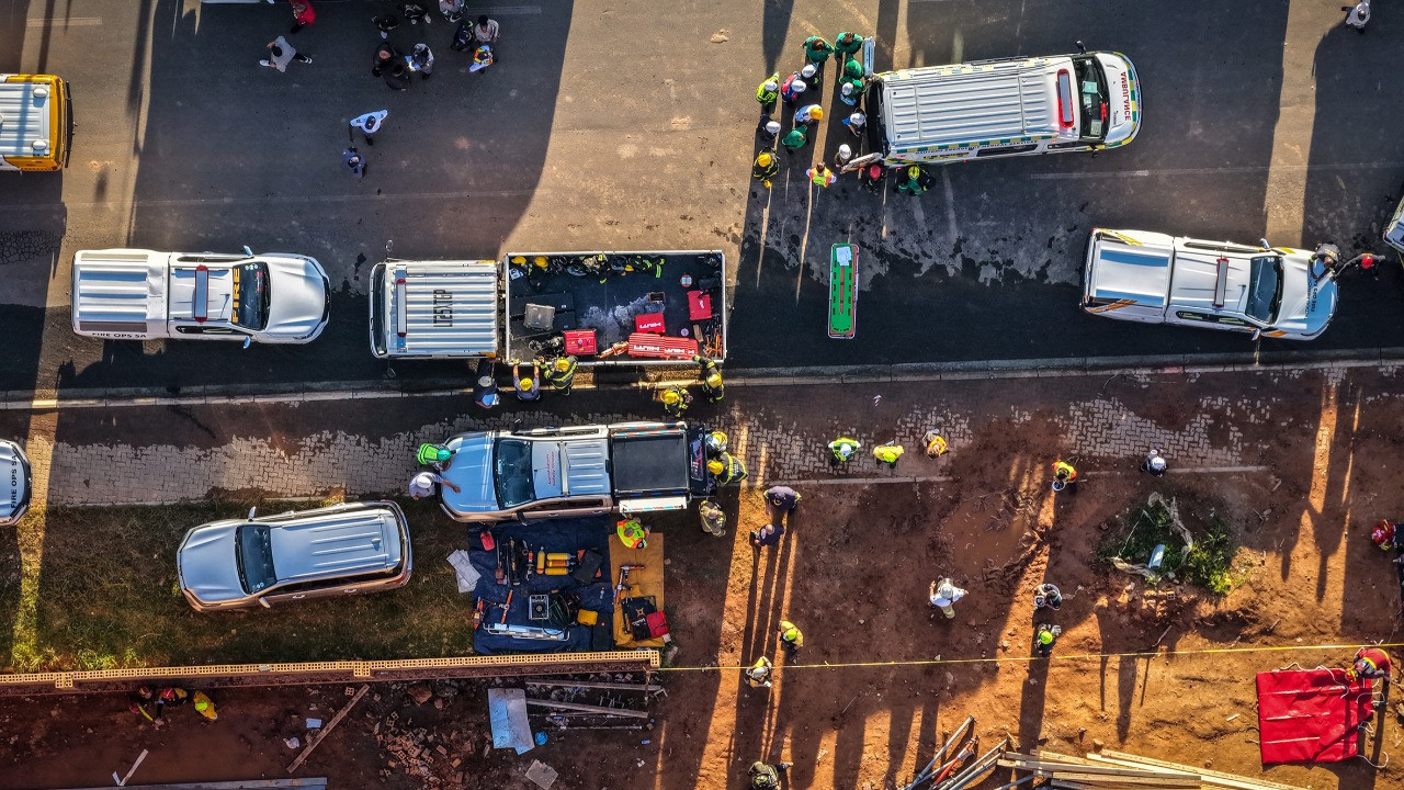 İnşaat halindeki binada korkunç çökme! 8 kişi öldü