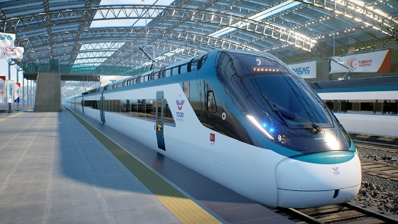 Bakan Uraloğlu açıkladı: Milli Elektrikli Hızlı Tren raylara iniyor