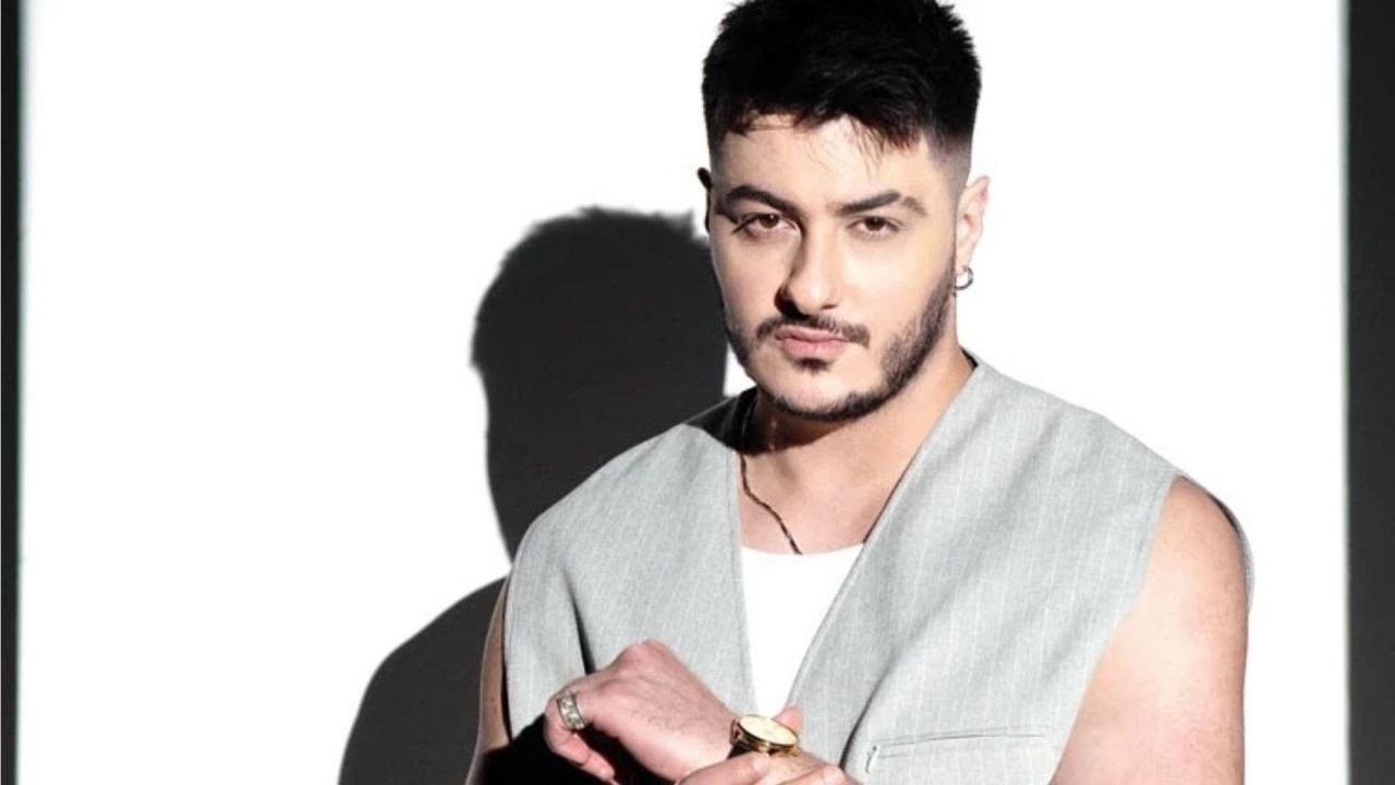 Ünlü şarkıcı Semicenk'ten üzen haber! Kafasında dikişlerle geziyor