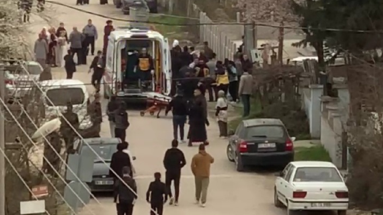 Silahlar konuştu! Sokak ortasında kanlı kavga