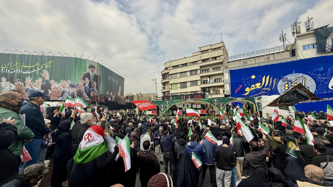Tahran'daki cenaze töreninde sloganlar yankılandı! "Kahrolsun Amerika"