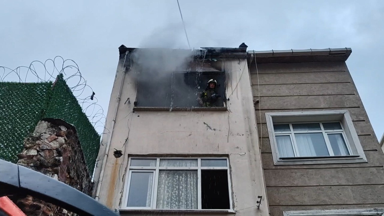 Fatih'te feci yangın! Küle dönen dairede ölü ve yaralılar var