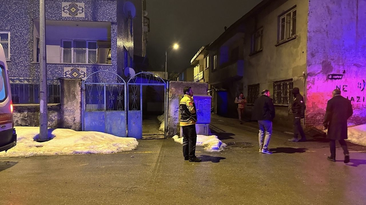 Erzurum'da gece yarısı vahşet! Boğazı kesilmiş halde yatıyordu