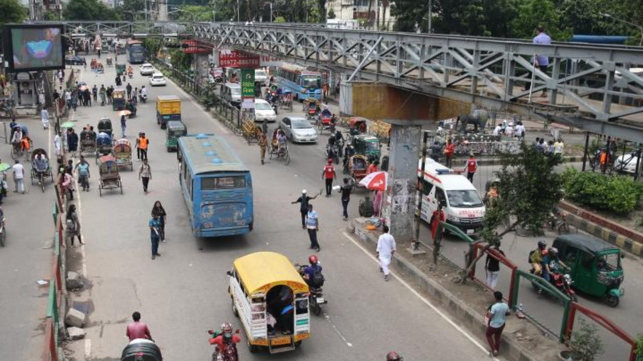Katliam gibi kaza! Otobüs ile tren çarpıştı: 12 ölü, 26 yaralı