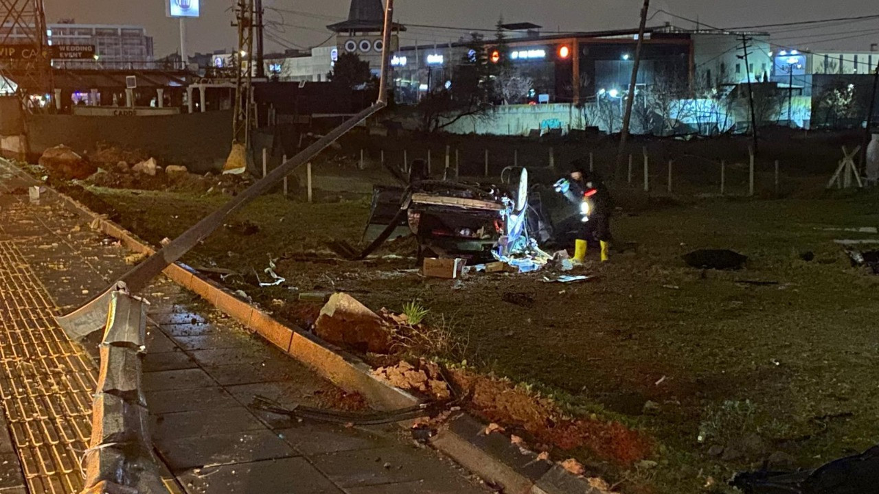 Ankara'da feci kaza! Bariyerlere çarpıp takla attı: 1 ölü