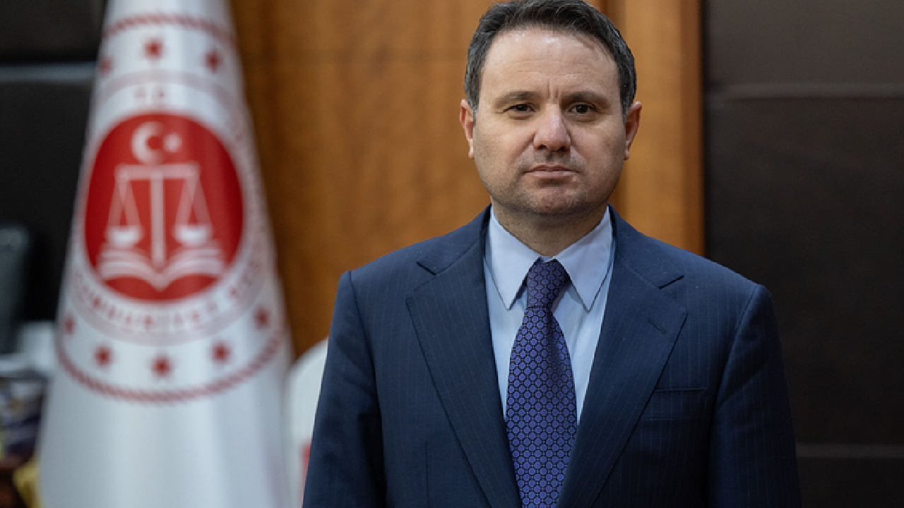 Bakan Gürlek'in tapu kayıtlarına yetkisiz bakan memur gözaltında!