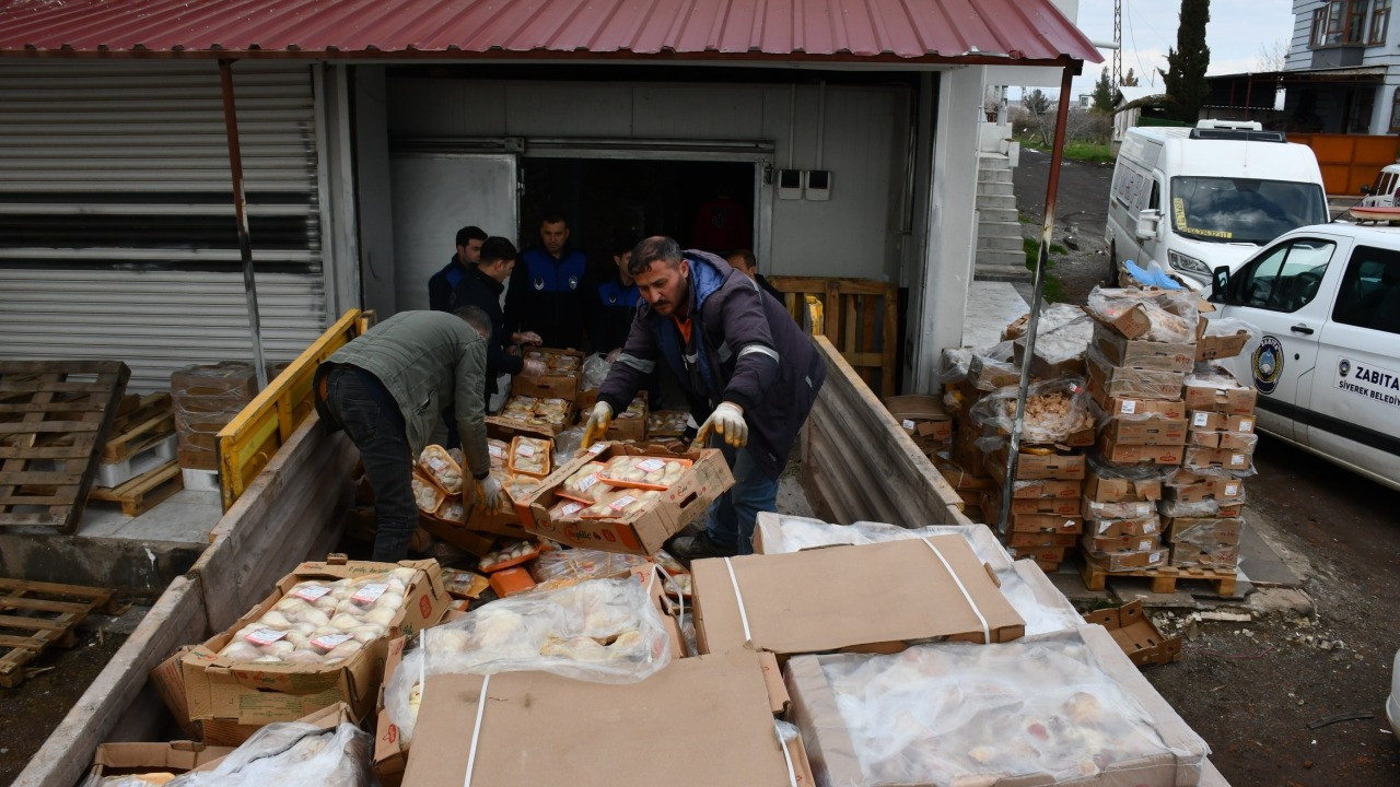 Halk sağlığını tehdit eden skandal! 50 ton bozuk tavuk deposu basıldı