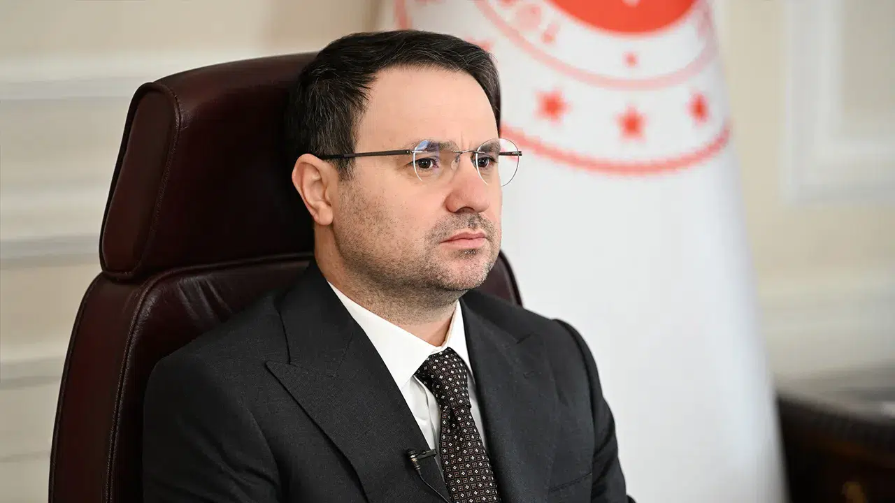 Bakan Gürlek'in tapu kayıtlarının sorgulanmasında yeni gelişme!  İki ilçenin tapu müdürü tutuklandı