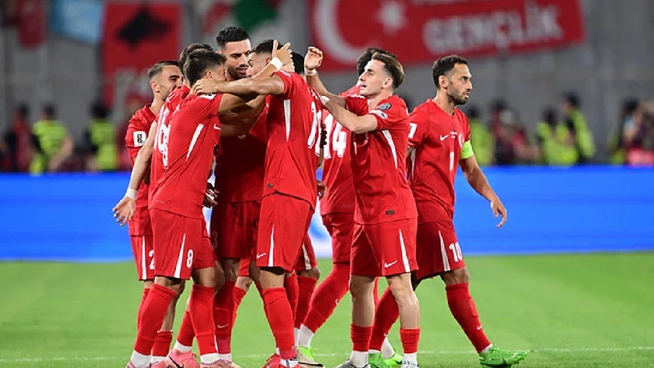 Maçta ilk 11'ler belli oldu: Dünya Kupası yolunda rakip Romanya