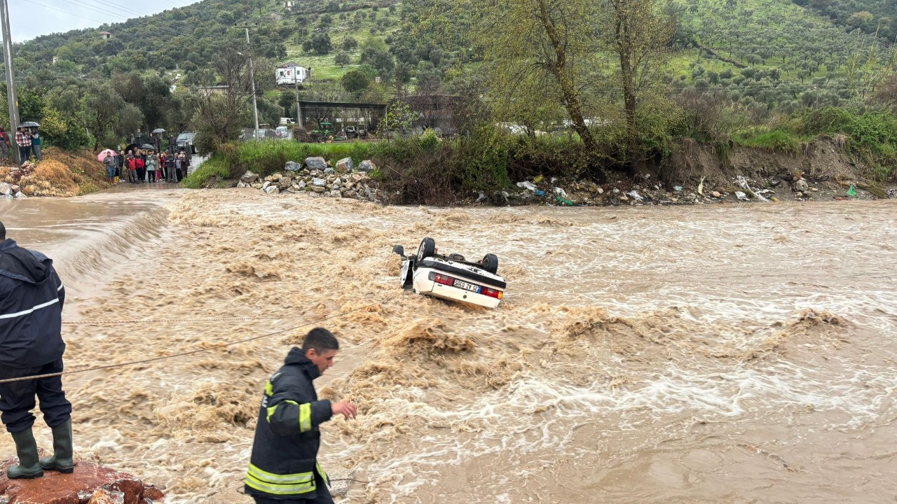Muğla'da sel can aldı! Mahsur kalan kişi hayatını kaybetti