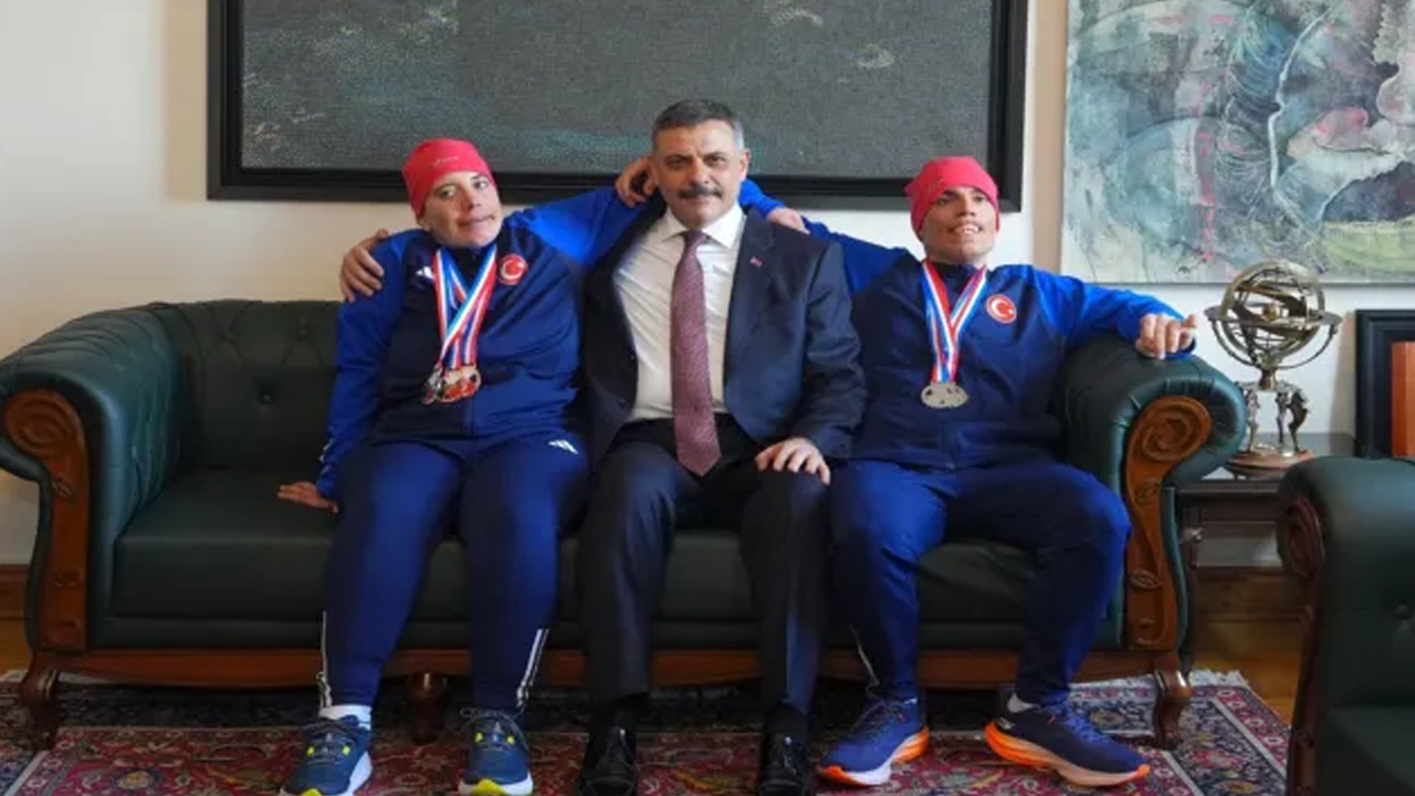 Bakan Çiftçi’den otizmli şampiyonlara tebrik: Onlar bizim baş tacımız