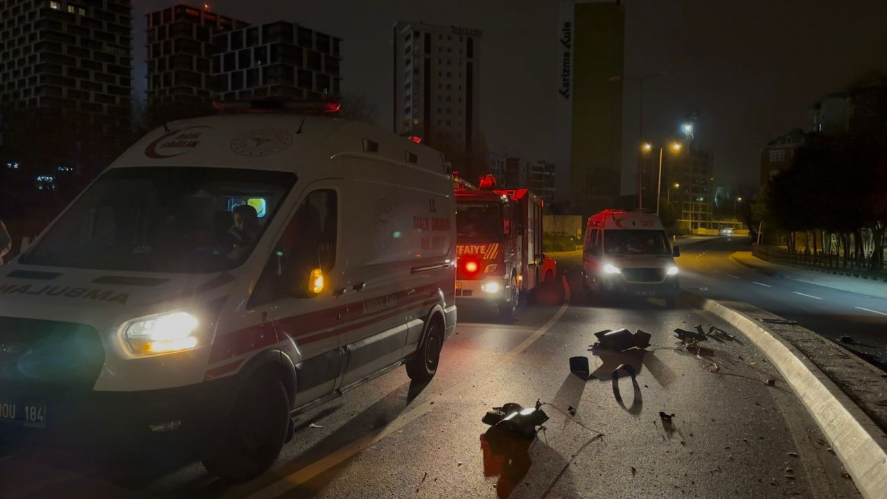 İstanbul'da feci kaza! Otomobiller çarpıştı: Yaralılar var