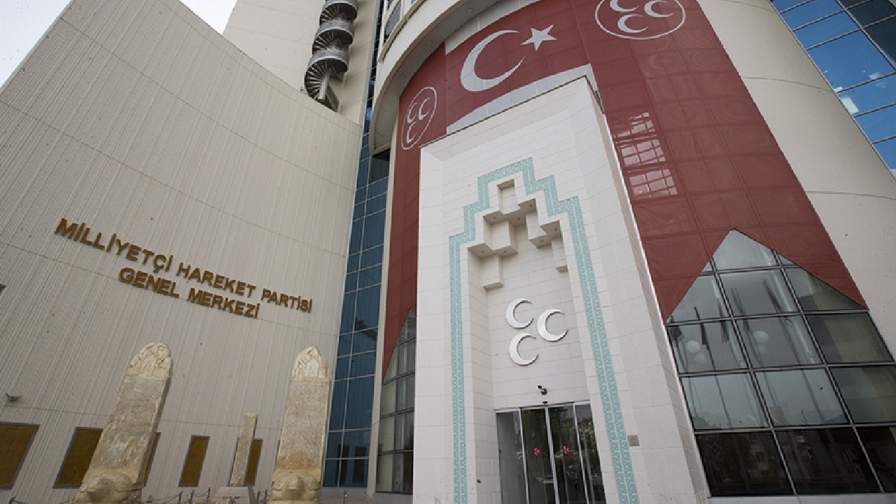 MHP İstanbul il teşkilatını feshetti