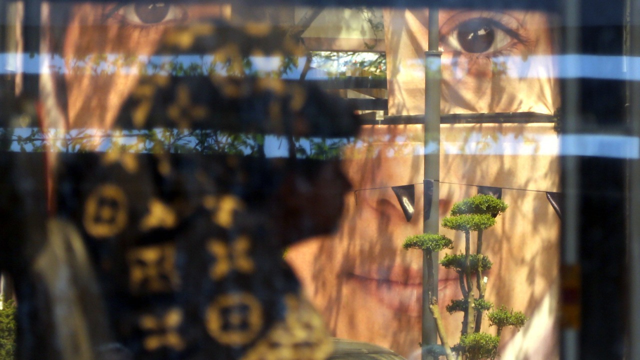 Gözler çok şey anlatır... Tahran’da yürek yakan sergi: “Minab’ın gözleri”