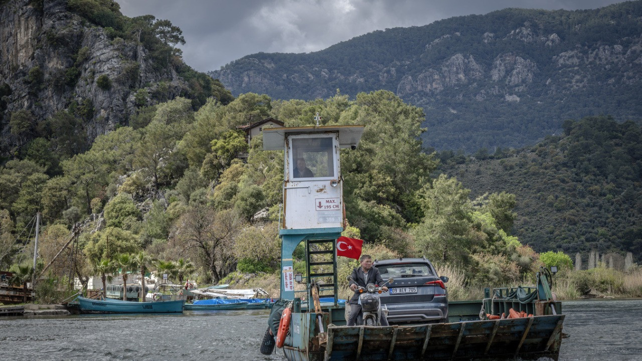 Dalyan Kanalı’nda 50 saniyelik yolculuk: Türkiye’nin en kısa feribot hattı